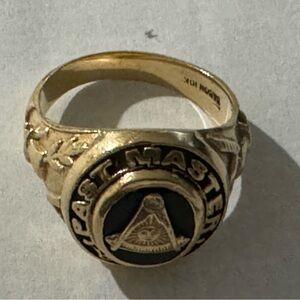 Dason 10k Yellow gold Mason ring